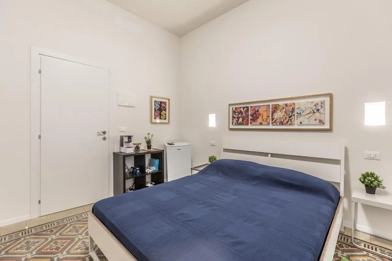 Bed & Breakfast Marilyn The Place Apartments Bologna Italy